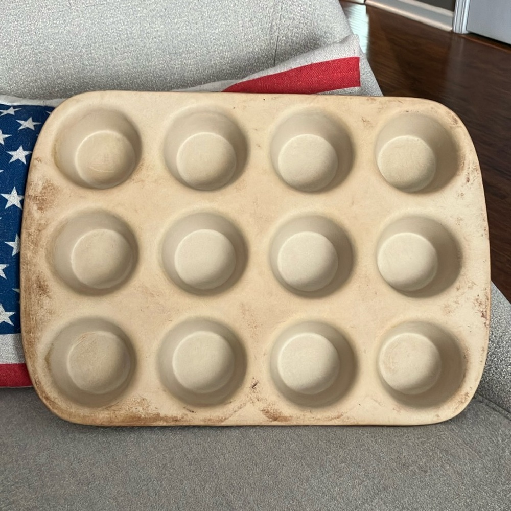 Pampered Chef | Stoneware 12 count muffin pan